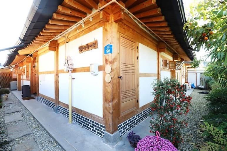 Sarangnamoo Hanok Guesthouse Jeonju Bagian luar foto