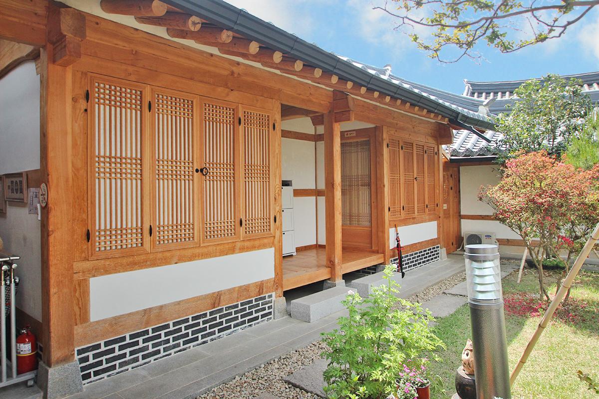 Sarangnamoo Hanok Guesthouse Jeonju Bagian luar foto