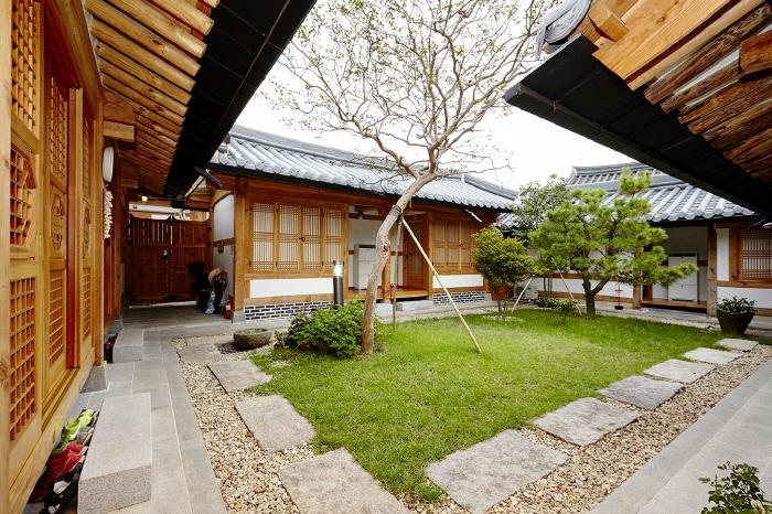 Sarangnamoo Hanok Guesthouse Jeonju Bagian luar foto