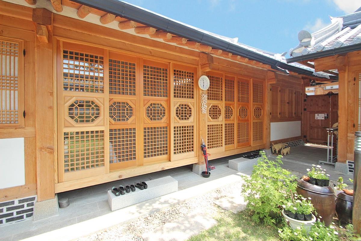 Sarangnamoo Hanok Guesthouse Jeonju Bagian luar foto