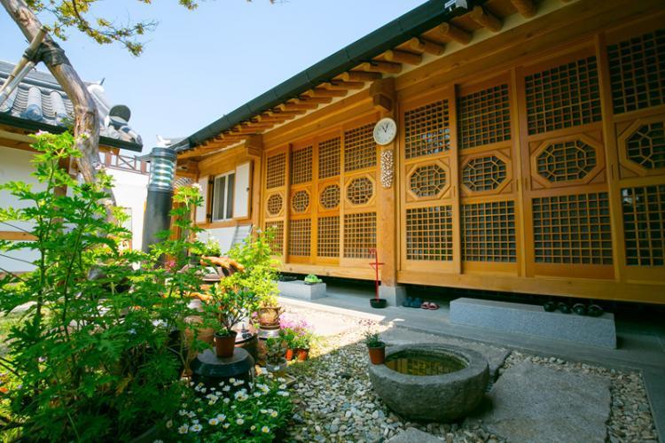 Sarangnamoo Hanok Guesthouse Jeonju Bagian luar foto