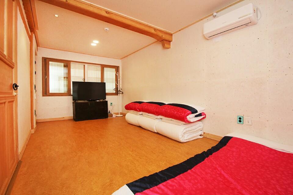 Sarangnamoo Hanok Guesthouse Jeonju Bagian luar foto