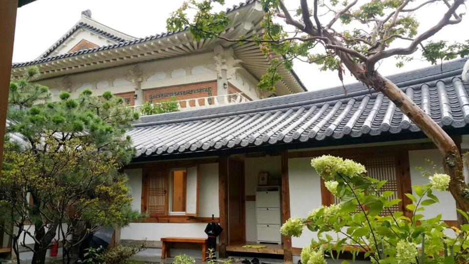 Sarangnamoo Hanok Guesthouse Jeonju Ruang foto