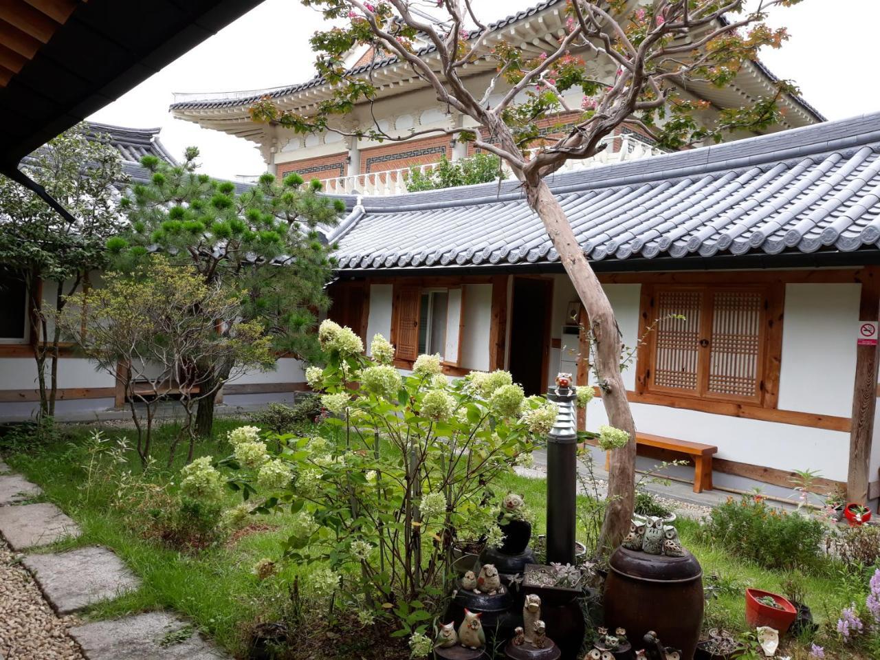 Sarangnamoo Hanok Guesthouse Jeonju Bagian luar foto