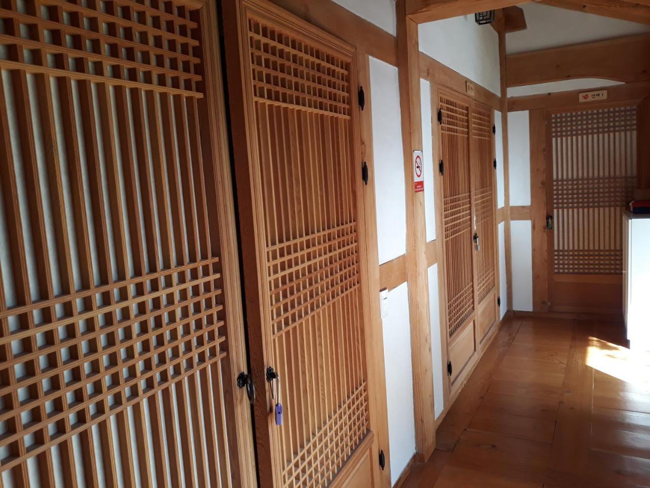 Sarangnamoo Hanok Guesthouse Jeonju Ruang foto