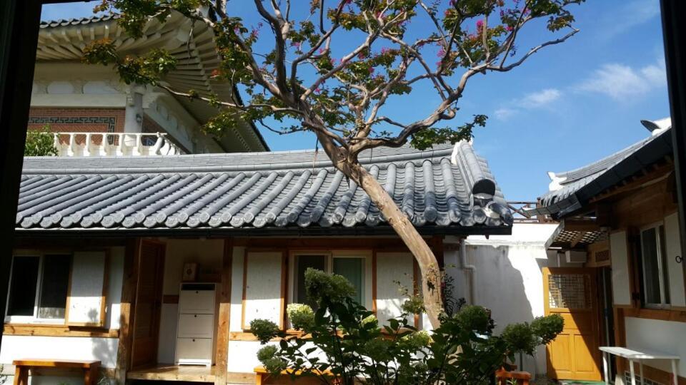 Sarangnamoo Hanok Guesthouse Jeonju Bagian luar foto