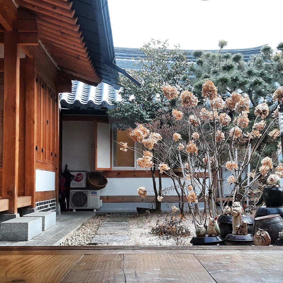 Sarangnamoo Hanok Guesthouse Jeonju Bagian luar foto