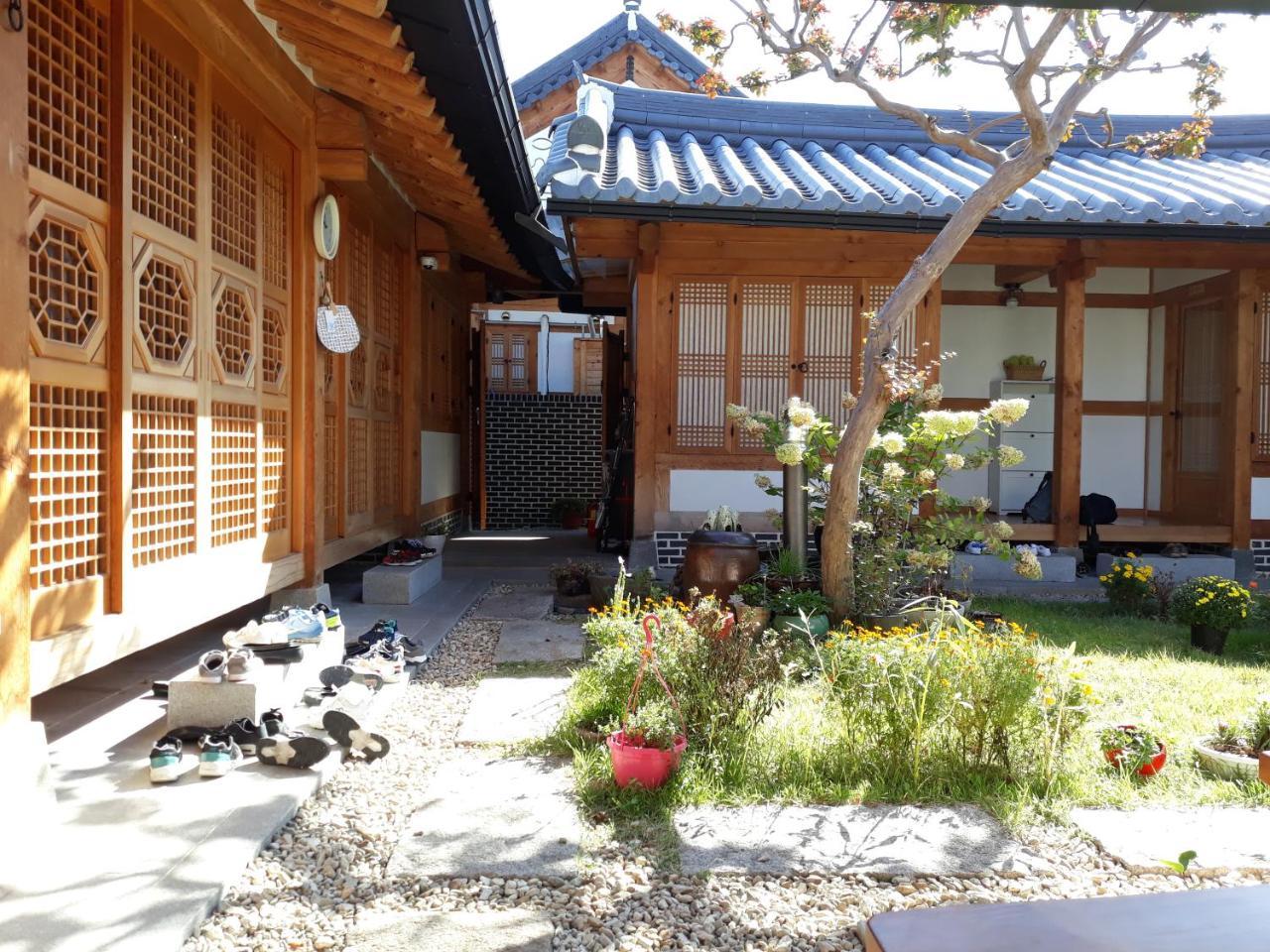 Sarangnamoo Hanok Guesthouse Jeonju Bagian luar foto