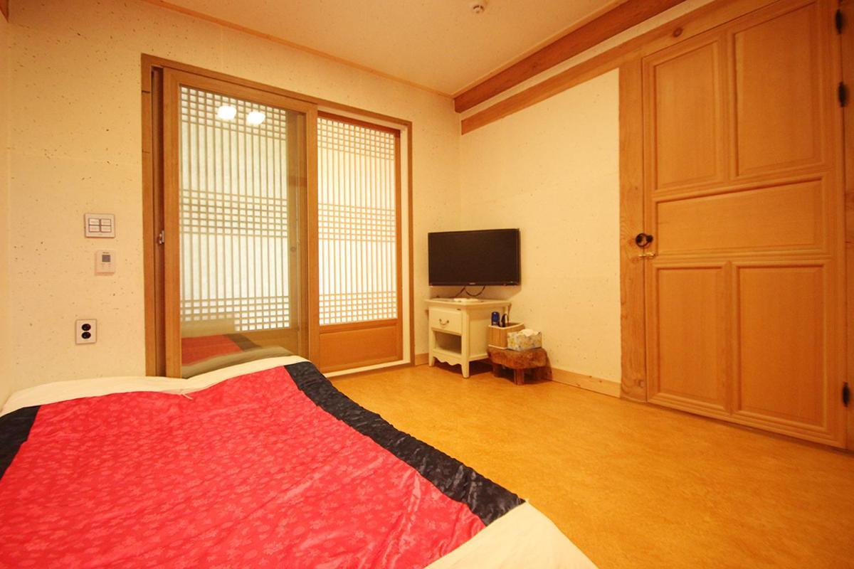 Sarangnamoo Hanok Guesthouse Jeonju Bagian luar foto