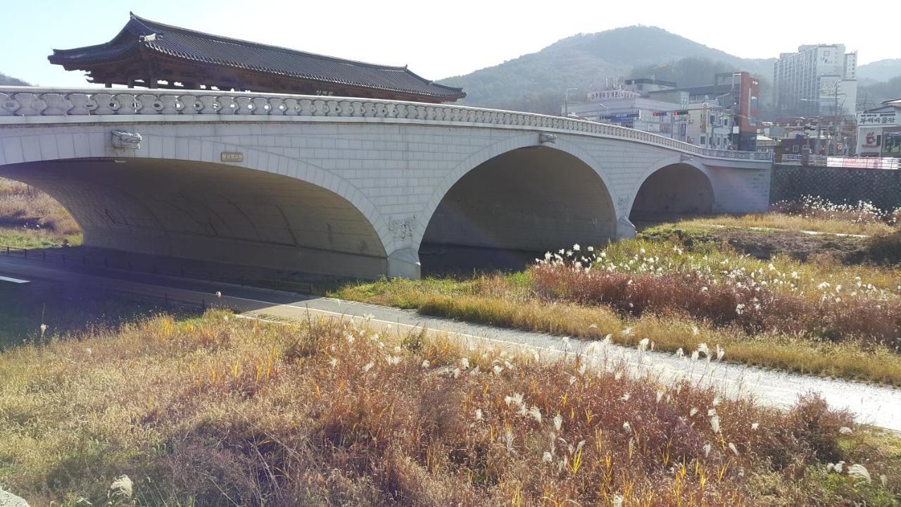 Sarangnamoo Hanok Guesthouse Jeonju Bagian luar foto