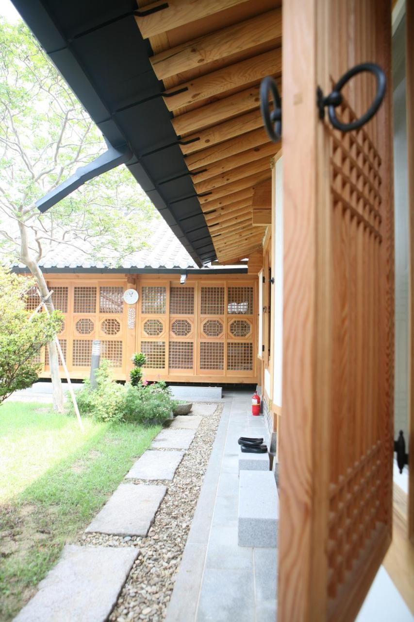 Sarangnamoo Hanok Guesthouse Jeonju Bagian luar foto