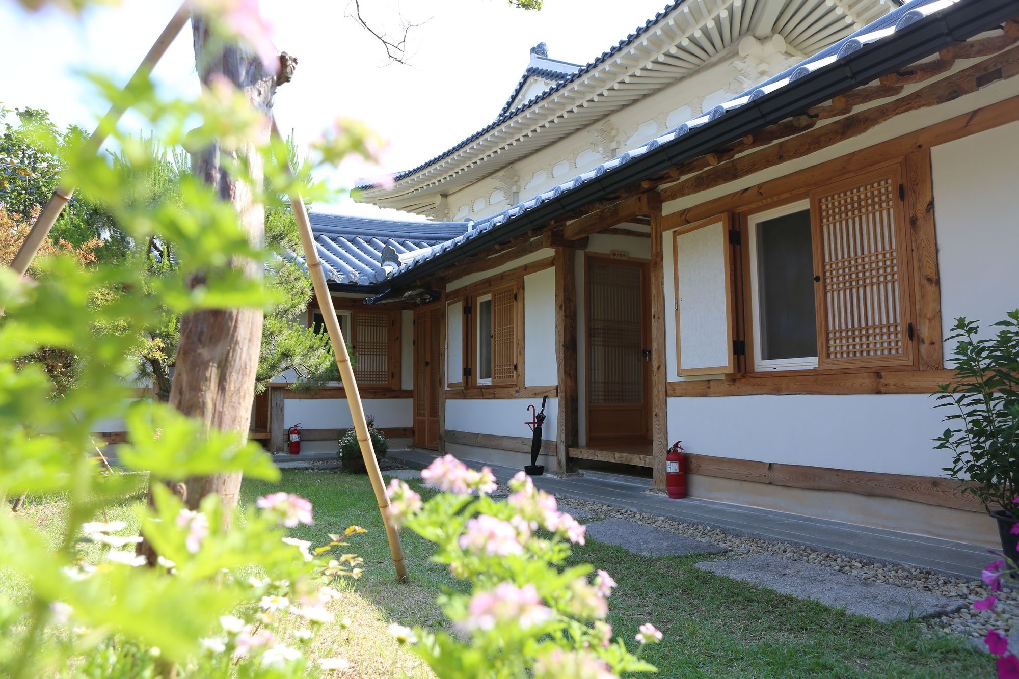 Sarangnamoo Hanok Guesthouse Jeonju Bagian luar foto